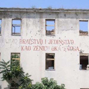 La devise yougoslave "Bratsvo i Jedinstvo", ou "Unité et fraternité".